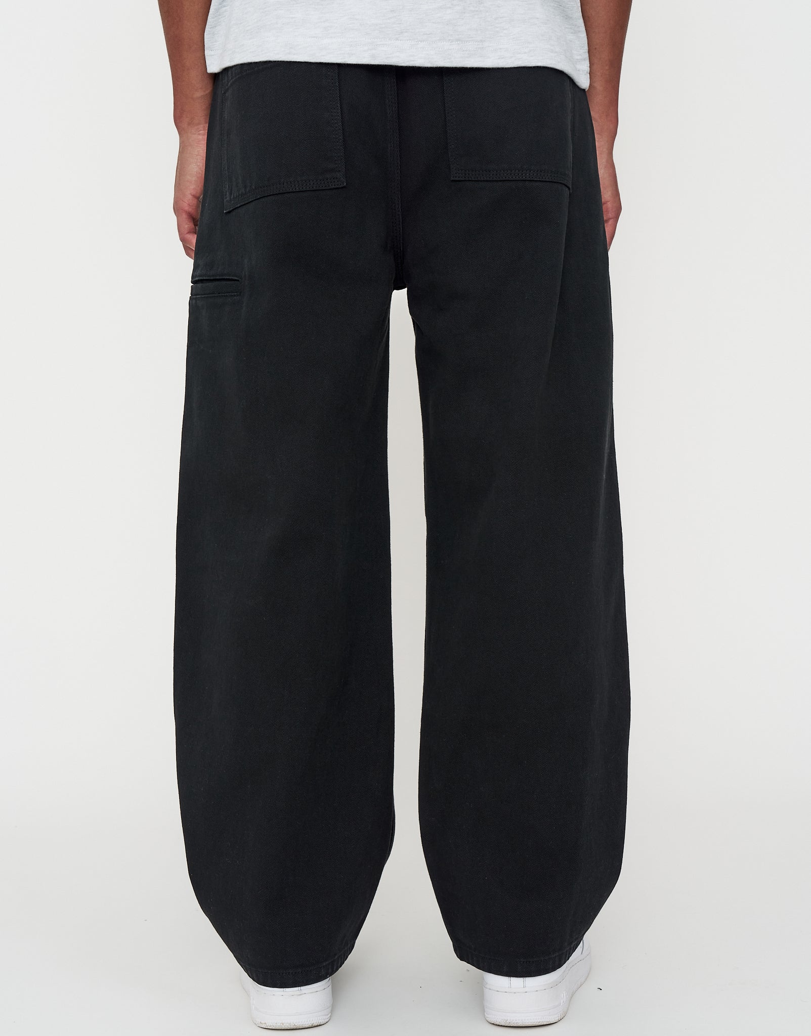 Baggy Fit Twill Barrel Pants in Solid Black | Hallensteins AU