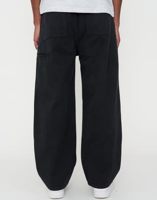 Baggy Fit Twill Barrel Pants in Solid Black Back