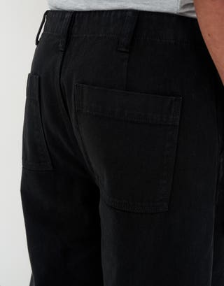 Baggy Fit Twill Barrel Pants in Solid Black Detail