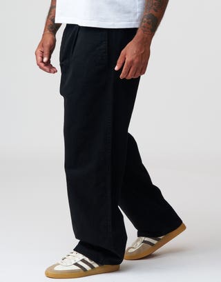Baggy Fit Pleated Pants in Black Detail2