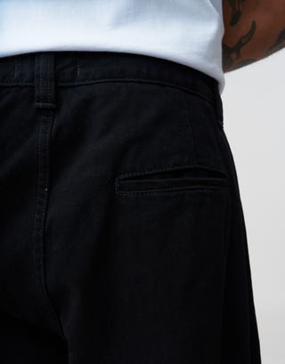 Baggy Fit Pleated Pants in Black Detail3