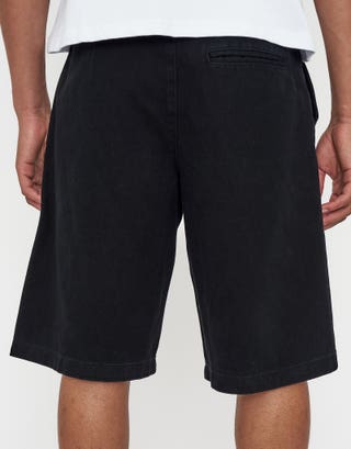 Baggy Fit Twill Pleated Shorts in Black Back