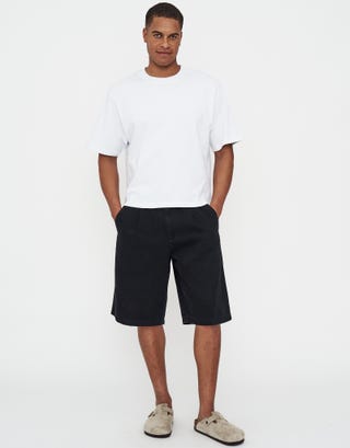 Baggy Fit Twill Pleated Shorts in Black Full