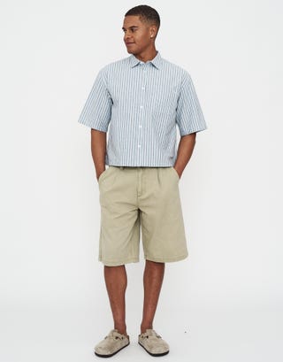 Baggy Fit Twill Pleated Shorts in Tan Full