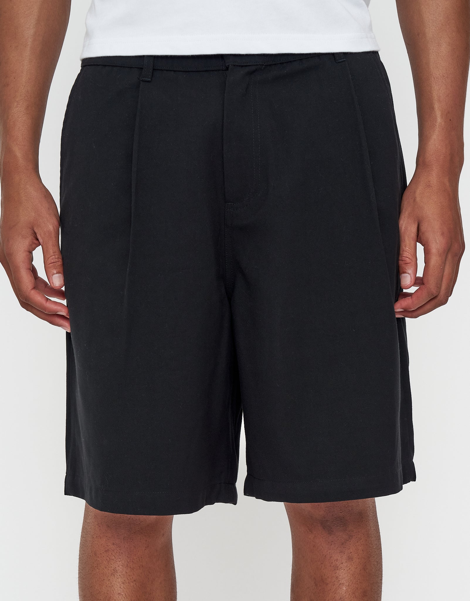 Baggy Fit Double Pleated Shorts in Black | Hallensteins AU