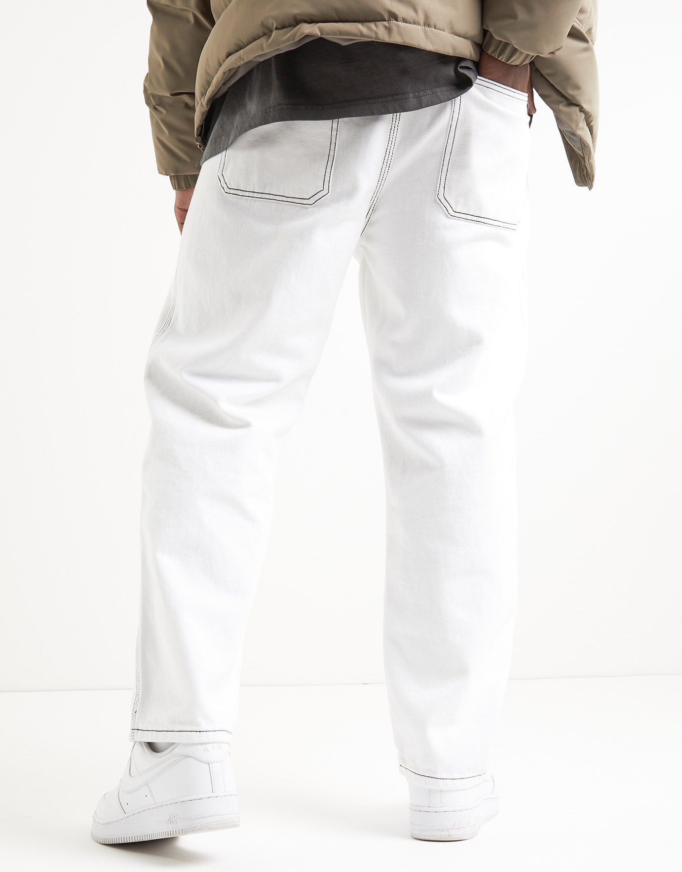 Absent Twill Slouch Pants in White 