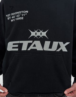Etaux Oversized Hoodie in Black Detail