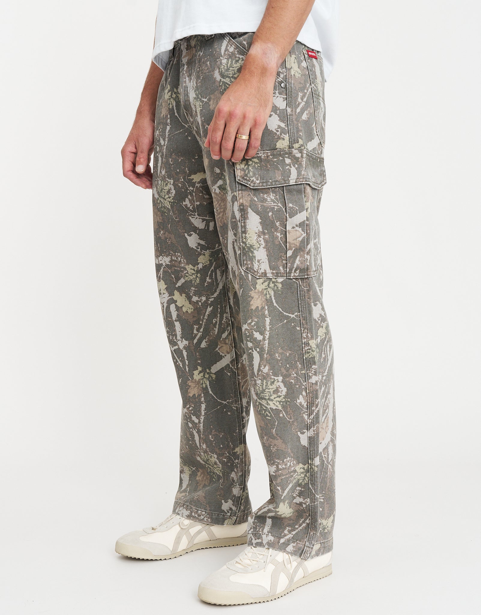 Vintage Foliage Carpenter Baggy Fit Pants in Camo | Hallensteins NZ