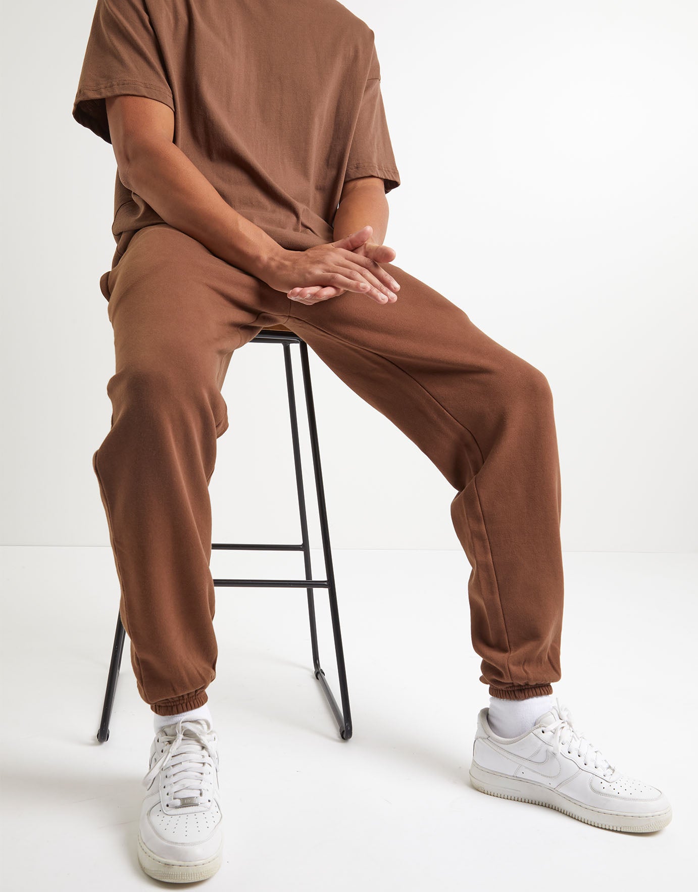 Baggy Fit Track Pants in Brown 