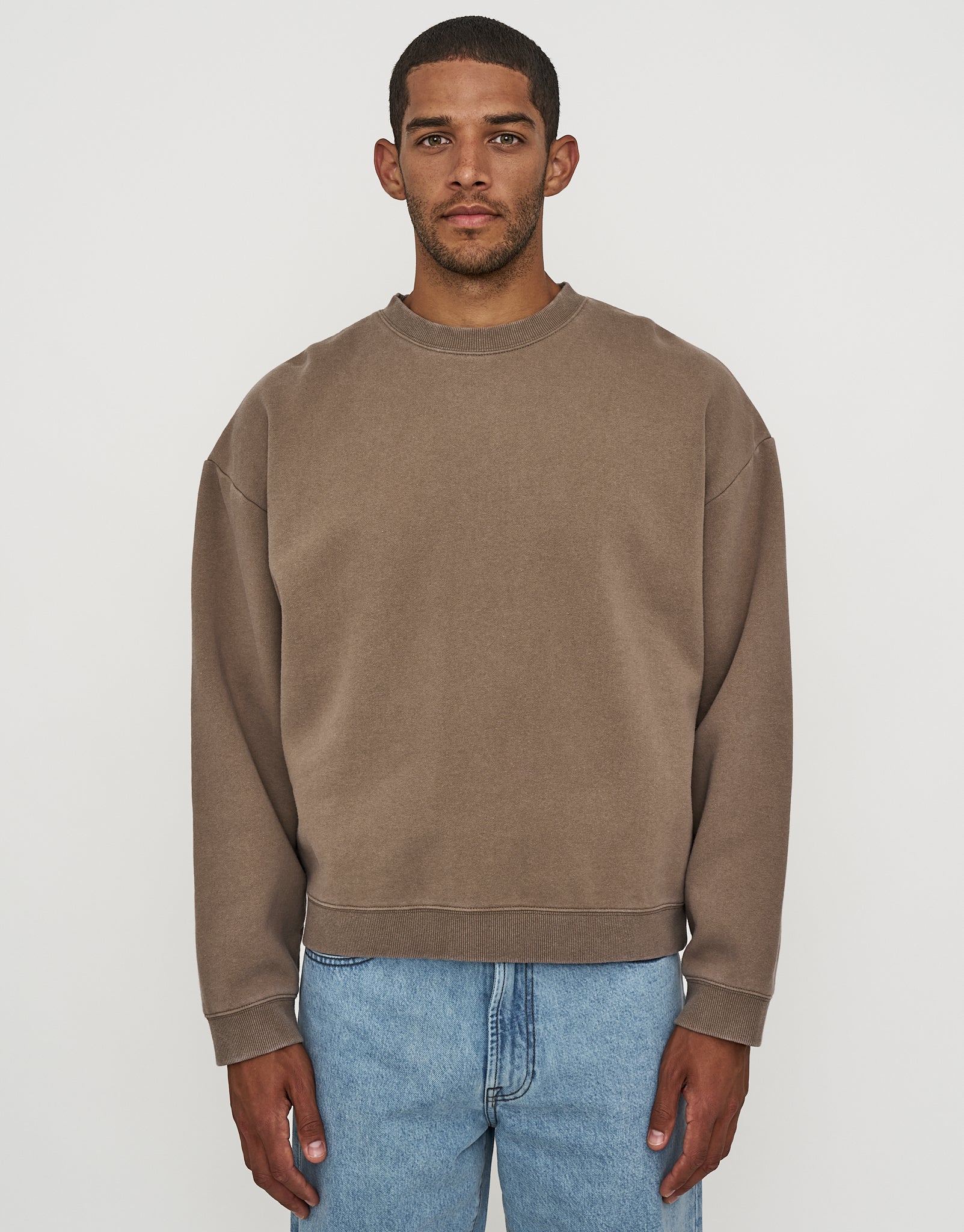 トップス GOLDWIN & Actual Source Crew Neck Sweat Essential Cropped Oversized Crew Neck Sweat in Brown | Hallensteins AU