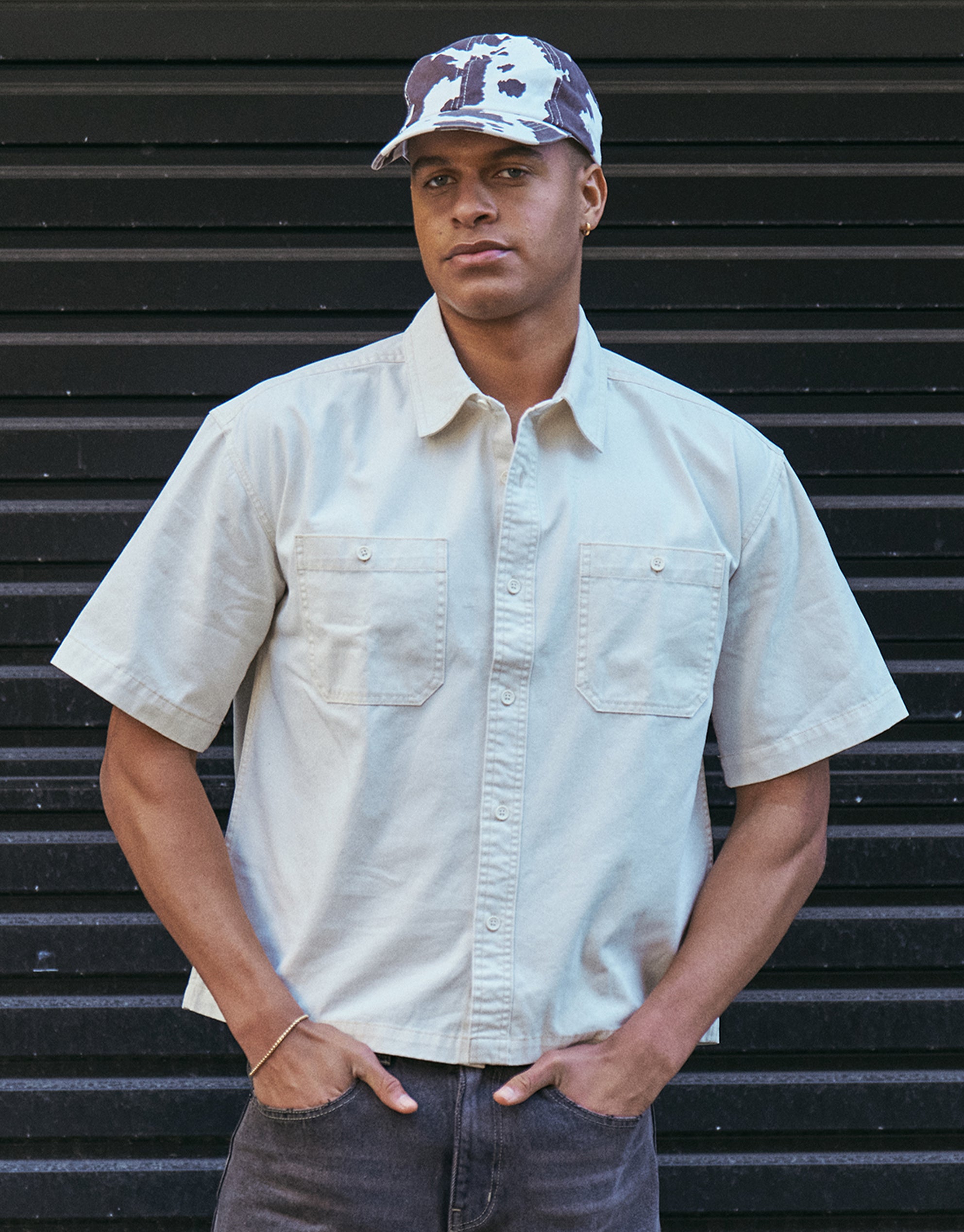 Heavy Twill Cropped Short Sleeve Shirt in Off White Hallensteins AU