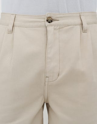 Relaxed Fit Pleated Shorts in Bone Detail2
