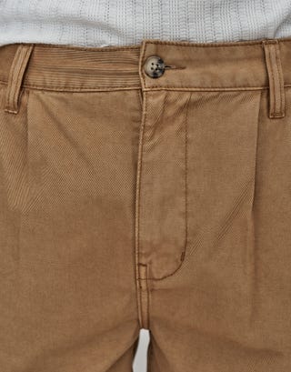 Relaxed Fit Pleated Shorts in Brown Detail2