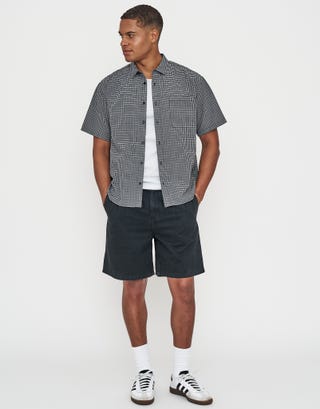 Relaxed Fit Pleated Shorts in Washed Black Full