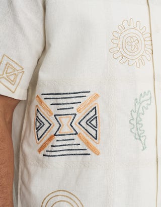 Botanica Embroidered Short Sleeve Shirt in Ivory Detail2