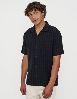 Brooklyn Short Sleeve Shirt in Black Detail2