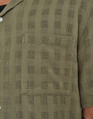 Brooklyn Short Sleeve Shirt in Clover Green Detail2