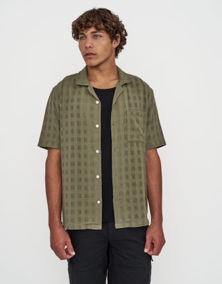 Brooklyn Short Sleeve Shirt in Clover Green Detail3