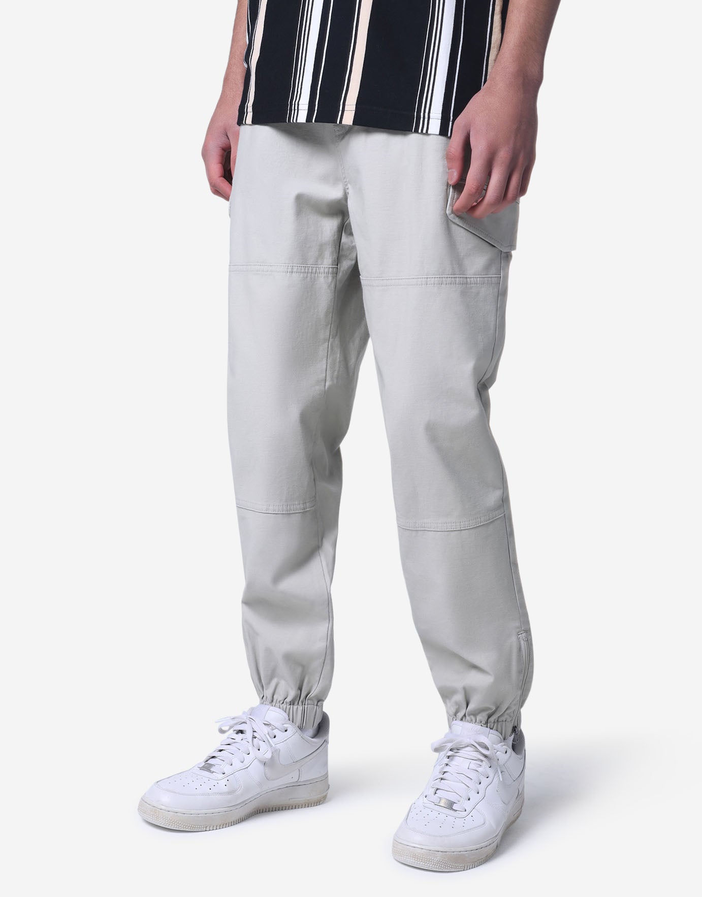 Cargo Pocket Jogger Pants in Grey 