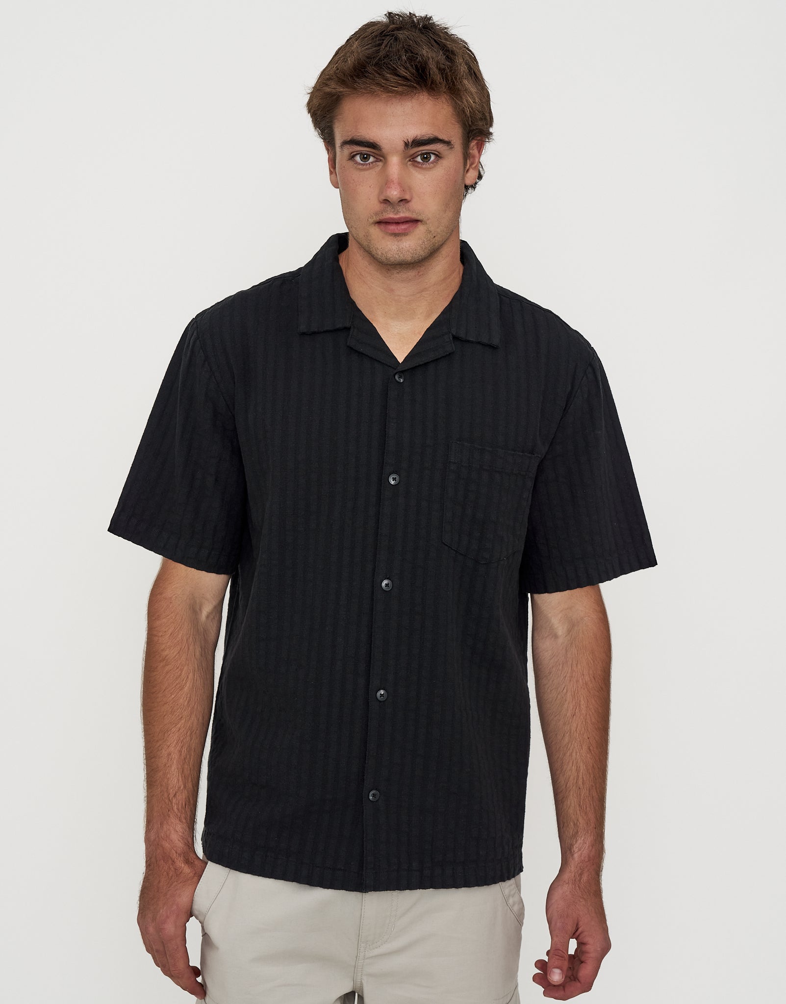トップス archive grunge short sleeve shirt black Textured Short Sleeve Shirt in Black | Hallensteins NZ
