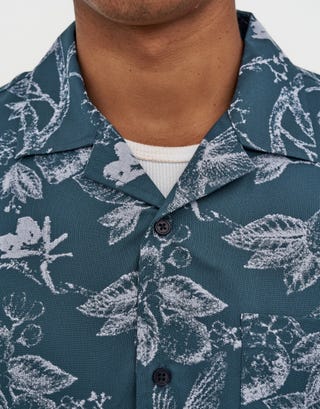 Citrus Short Sleeve Shirt in Orion Blue Detail