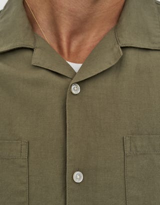 Cromwell Short Sleeve Shirt in Khaki Detail
