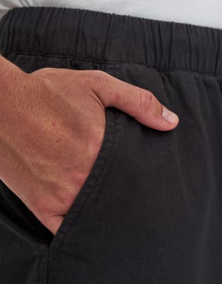 Easy Elastic Waist Shorts in Black Detail2