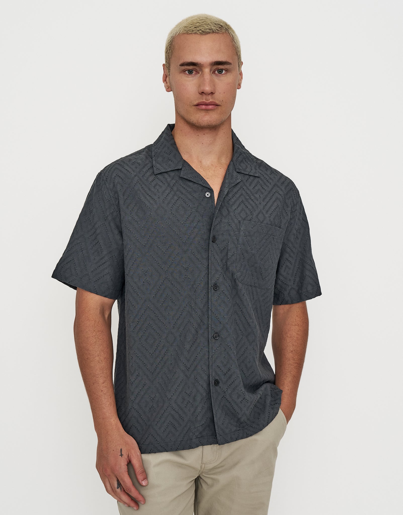 Malta Textured Short Sleeve Shirt in Asphalt | Hallensteins NZ