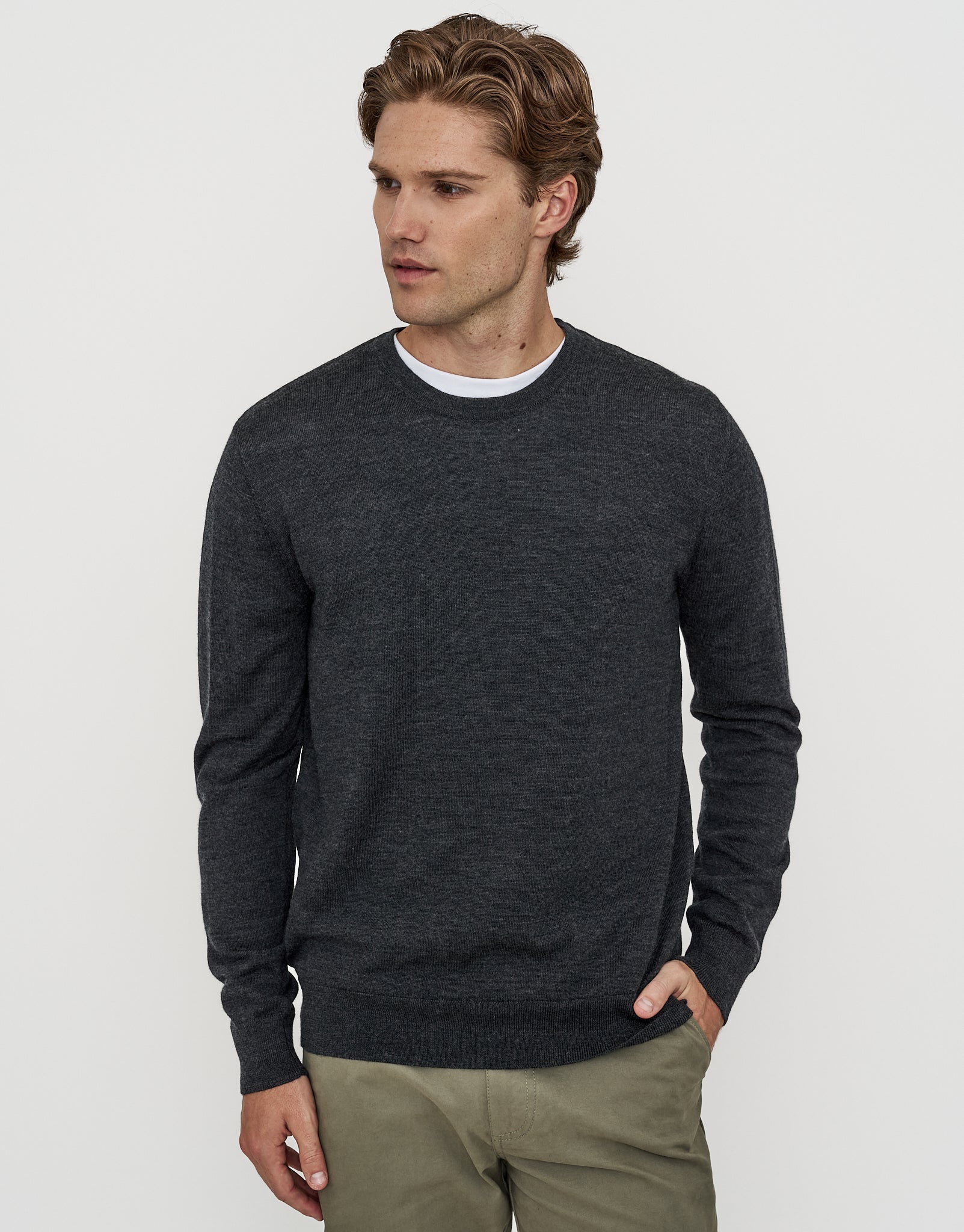トップス ENDSandMEANS Merino Wool Crew Neck Knit 100% Merino Crew Neck Knit Jumper in Charcoal | Hallensteins NZ