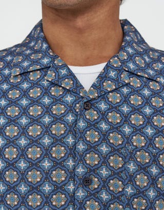 Mosaic Short Sleeve Shirt in Ombre Blue Detail