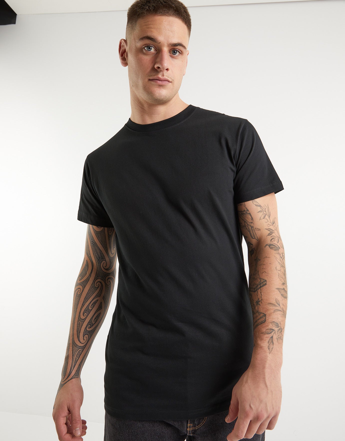 Organic Tall Fit Crew Neck Basic T Shirt in Black | Hallensteins