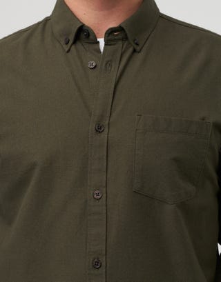 Oxford Plain Long Sleeve Shirt in Dark Green Detail