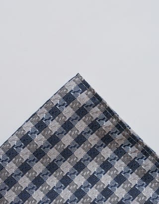 Houndstooth Pocket Square in Black/white Full