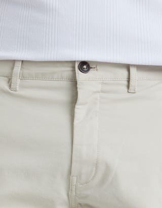 Stretch Chino Slim Fit Shorts in Bone Detail