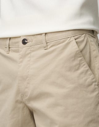 Stretch Chino Slim Fit Shorts in Sand Detail
