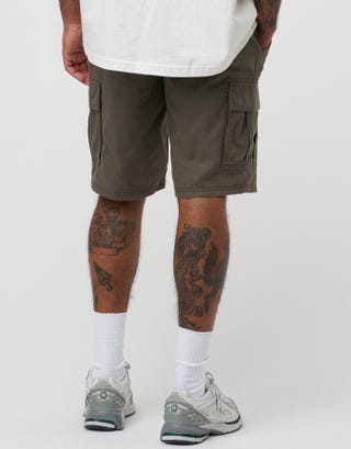 Plain Regular Fit Cargo Shorts in Green Back