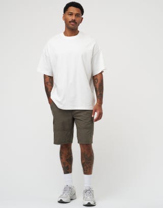 Plain Regular Fit Cargo Shorts in Green Full
