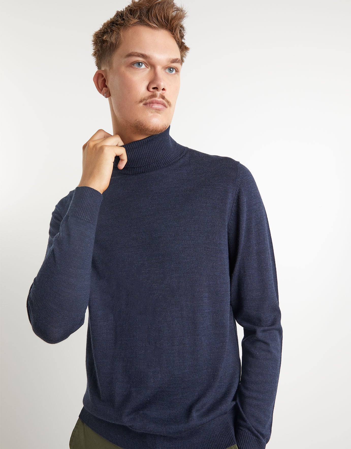 100% Merino Roll Neck Jumper in Navy 