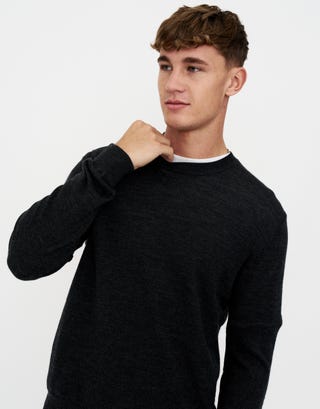 100% Merino Crew Neck Knit Jumper in Charcoal Detail