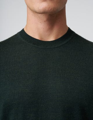 100% Merino Crew Neck Knit Jumper in Green Detail2