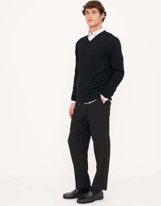 100% Merino V Neck Knit Jumper in Black Detail2