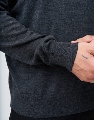 100% Merino V Neck Knit Jumper in Charcoal Detail2