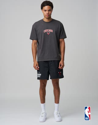 NBA Chicago Bulls Elastic Waist Shorts in Black Full