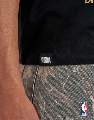 NBA Cleveland Cavaliers Relaxed Fit T Shirt in Black Detail