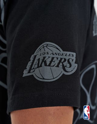 NBA LA Lakers Defence Relaxed Fit T Shirt in Black Detail
