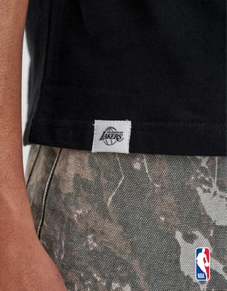 NBA LA Lakers Defence Relaxed Fit T Shirt in Black Detail2