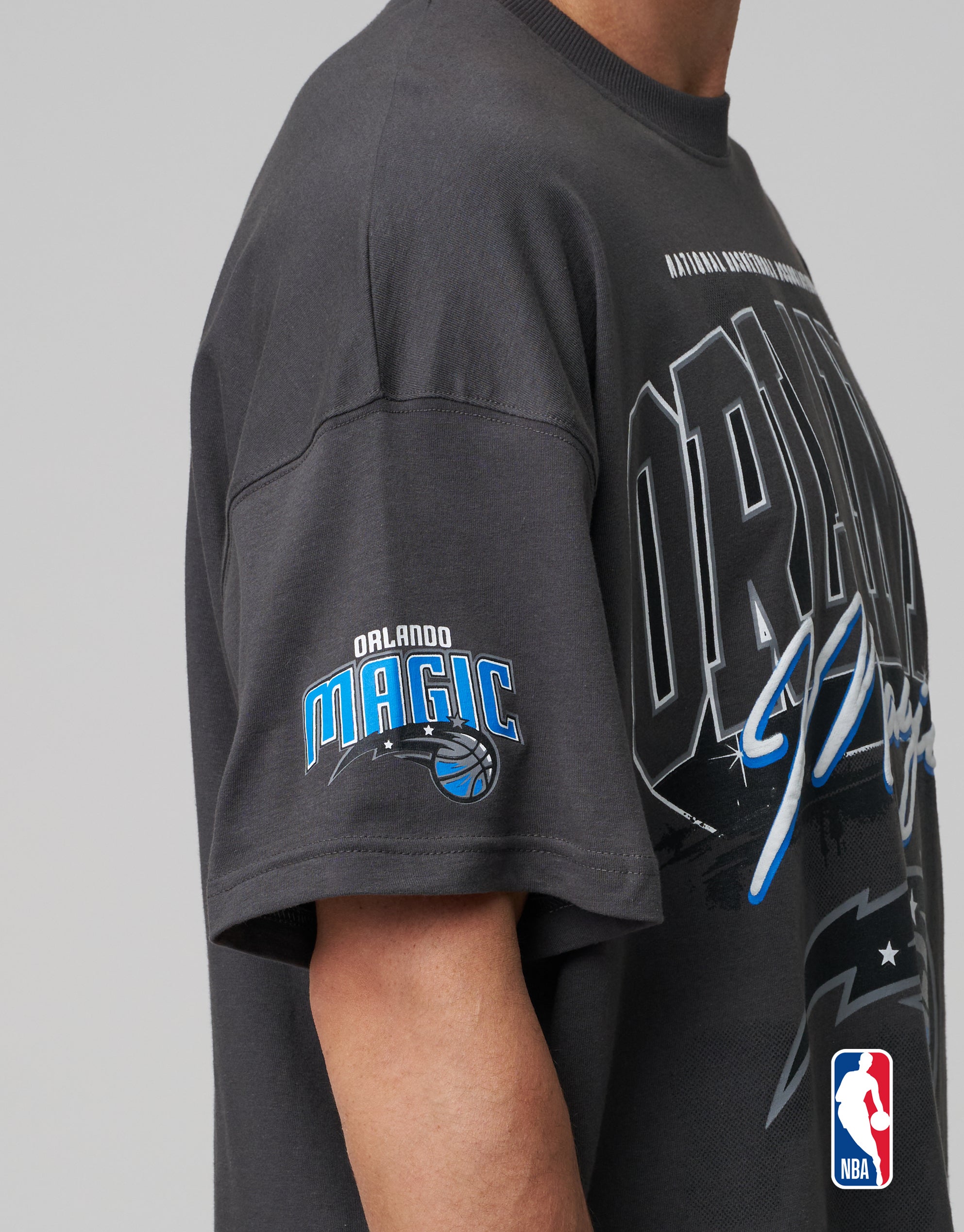 magic logo tee