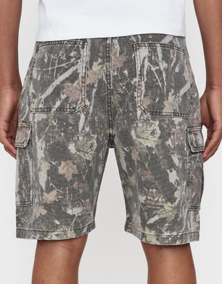 Vintage Foliage Camo Baggy Cargo Shorts in Camo Back