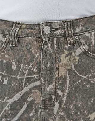 Vintage Foliage Camo Baggy Cargo Shorts in Camo Detail