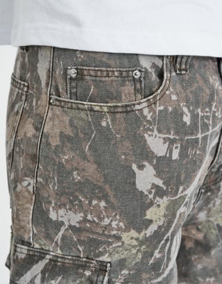 Vintage Foliage Camo Baggy Cargo Shorts in Camo Detail2